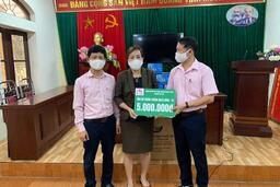 TT Y tế huyện Ân Thi: Tiếp nhận tiền và hiện vật của các tổ chức cá nhân hỗ trợ phòng chống bệnh Covid-19